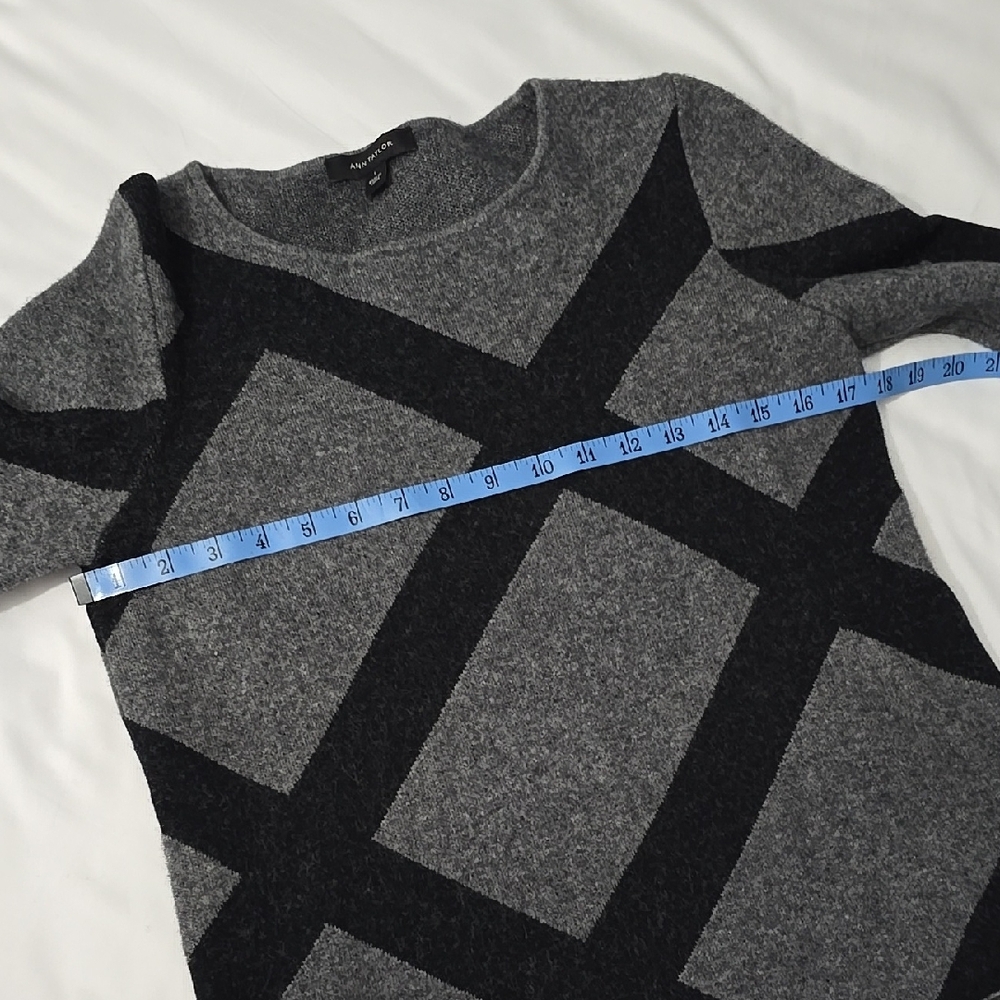 Ann Taylor Wool-Blend Gray and Black Crew Neck Sweater w/ Geometric Pattern - Picture 7 of 8